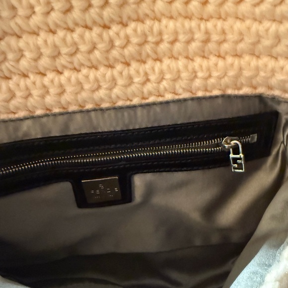Gorgeous Ivory Authentic FENDI Knit Wool Baguette Bag! - Picture 8 of 16